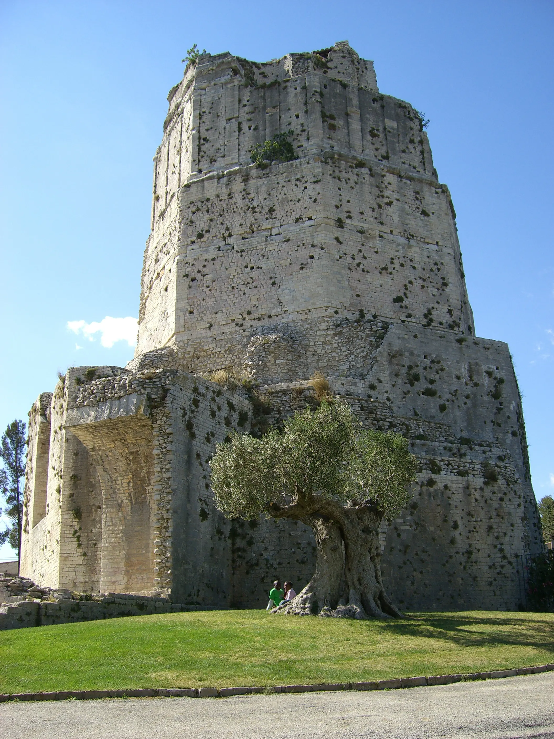 2006 Jun - Tour Magne - Nîmes
